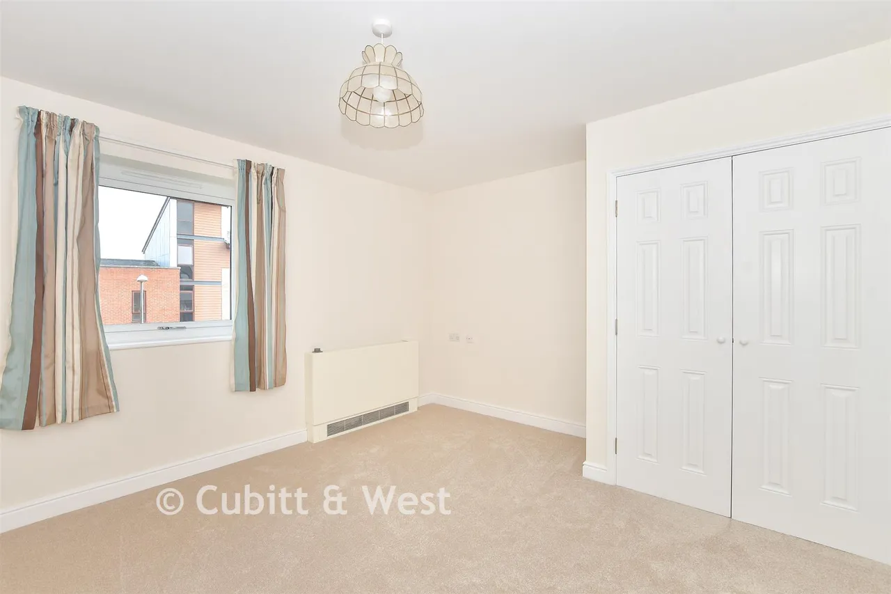 Commonwealth Drive, Three Bridges, RH10, photo 6