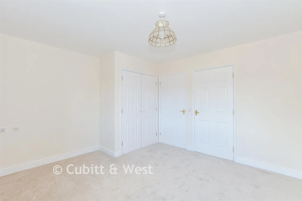 Commonwealth Drive, Three Bridges, RH10, photo 7