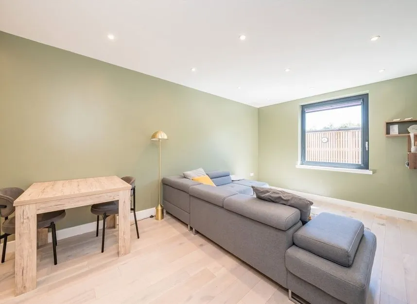 St. Johns Road, Isleworth, TW7, photo 2