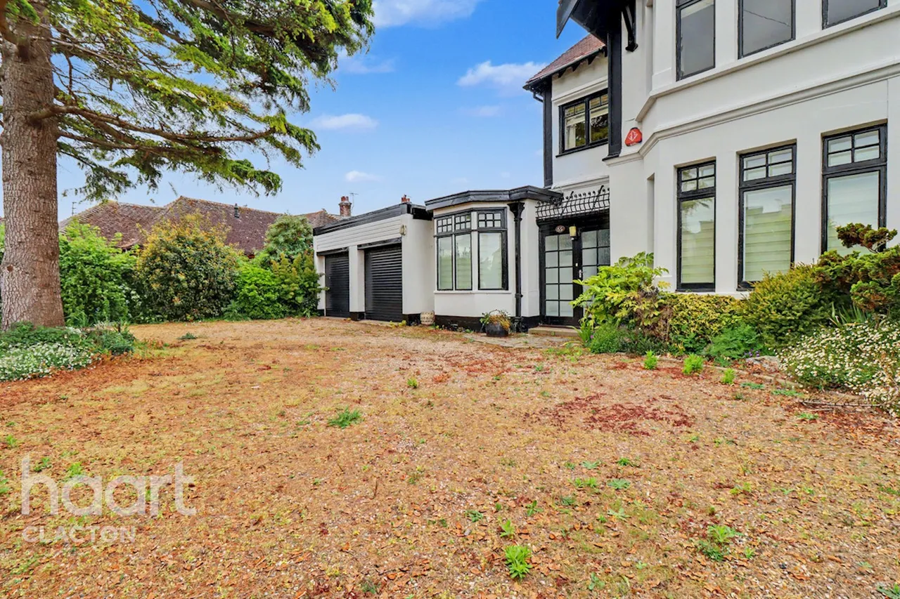 Holland Road, Clacton-On-Sea, CO15, photo 25