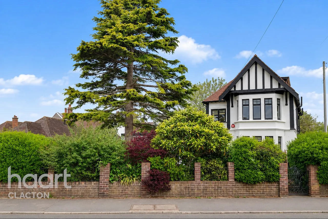6 bed house for sale, Holland Road, Clacton-On-Sea, CO15