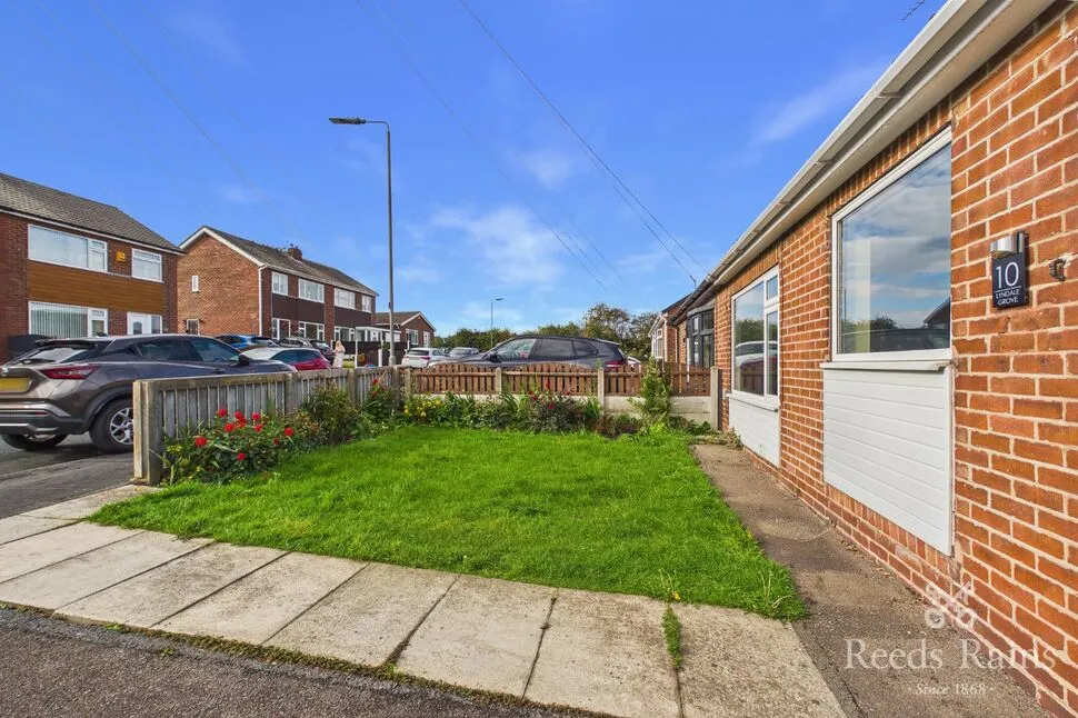 Lyndale Grove, Normanton, WF6, photo 11