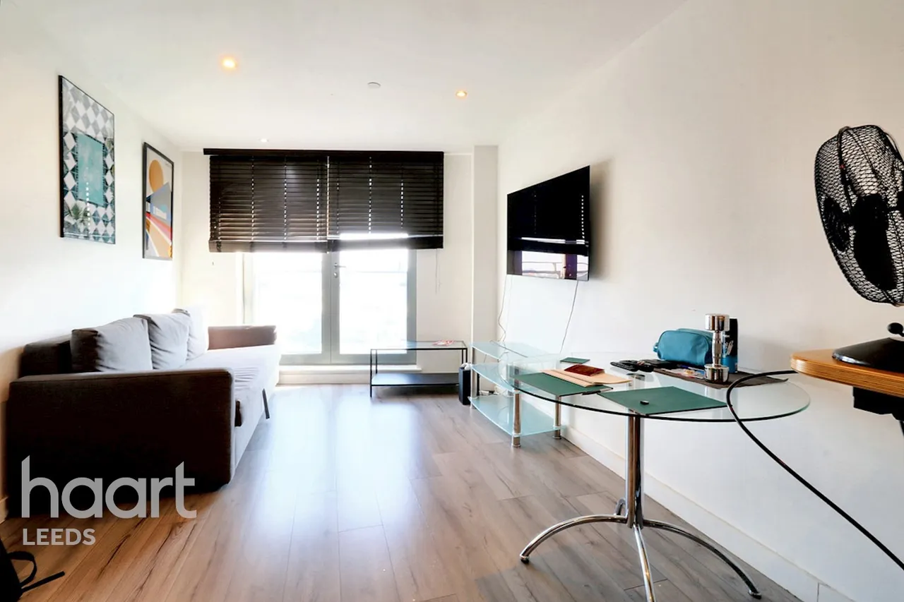 2 bed flat for sale, Cross Green Lane, Leeds, LS9