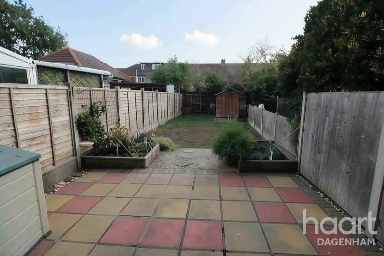 Bury Road, RM10, photo 10