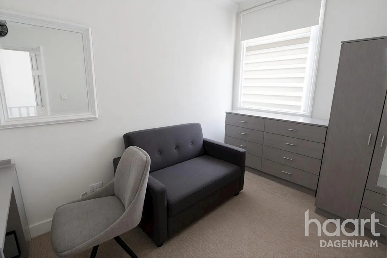 Bury Road, RM10, photo 7