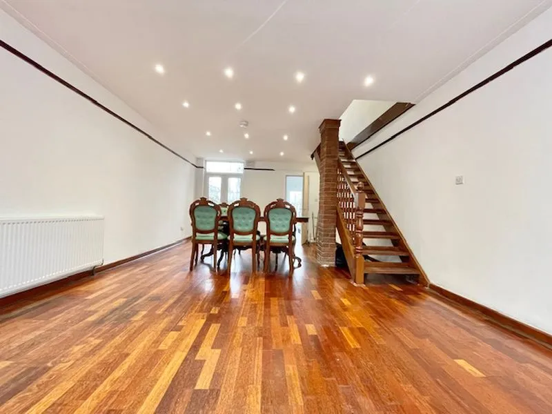 2 bed house to rent — Gloucester Road, London E17 6AF