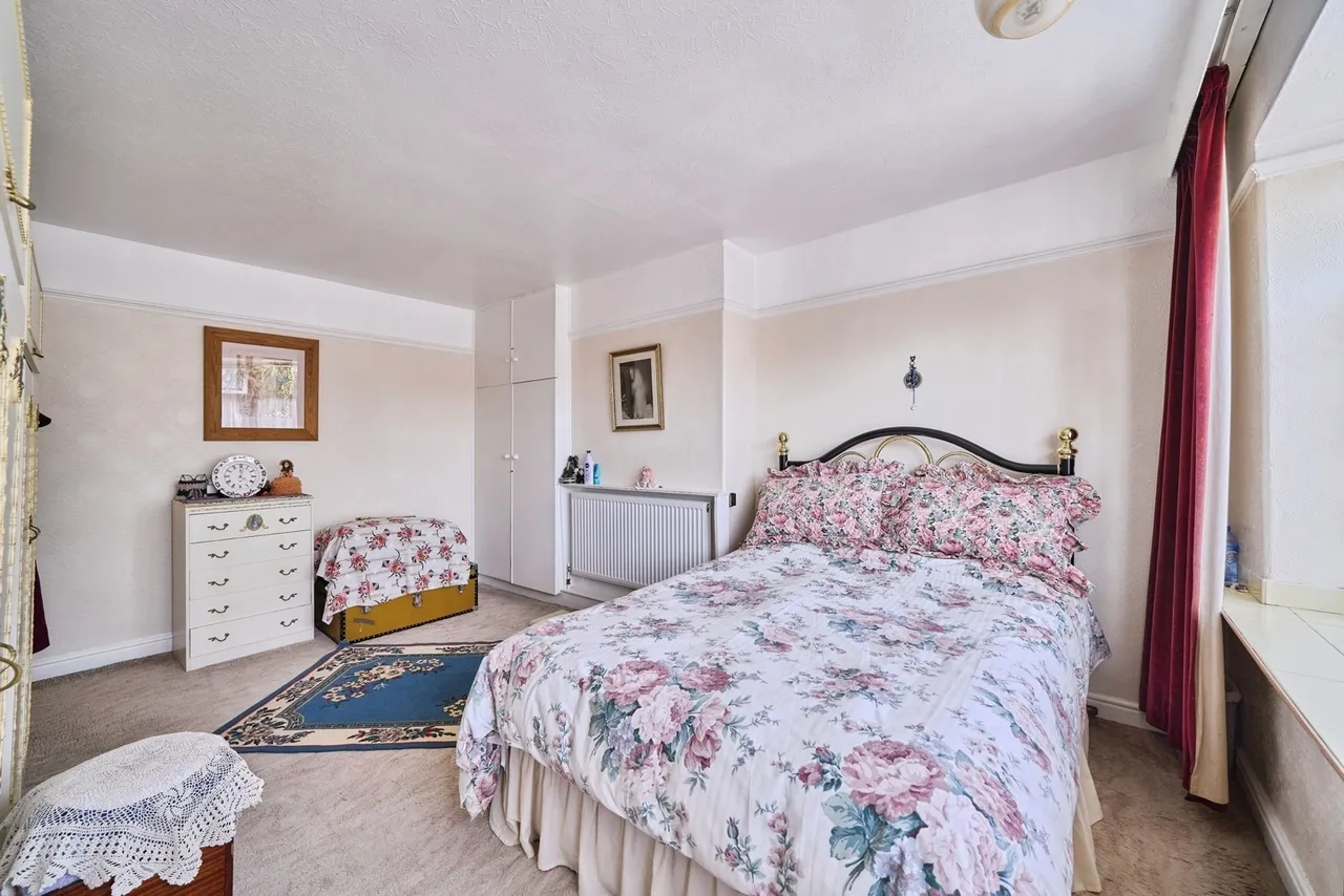 Herent Drive, Ilford, IG5, photo 10