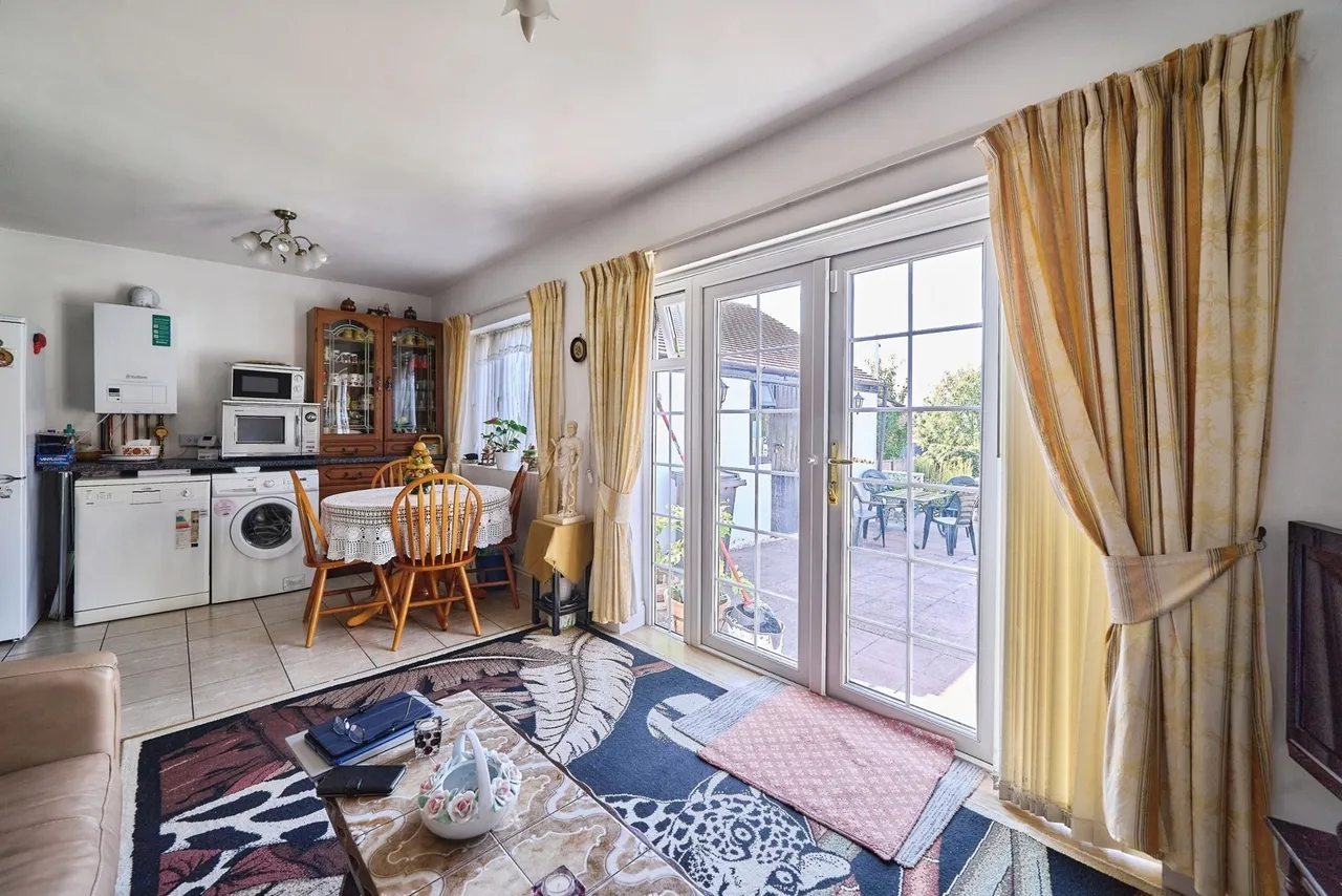 Herent Drive, Ilford, IG5, photo 14