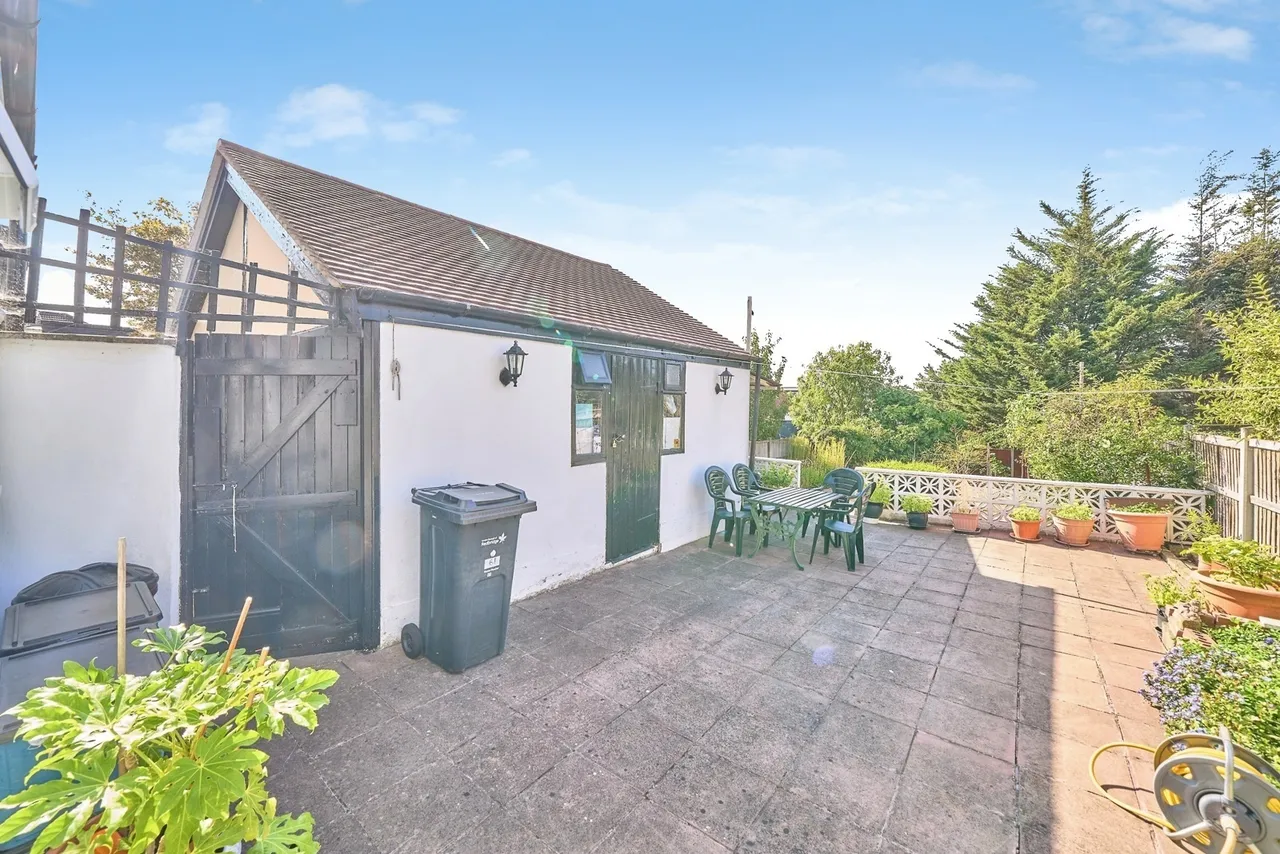 Herent Drive, Ilford, IG5, photo 18