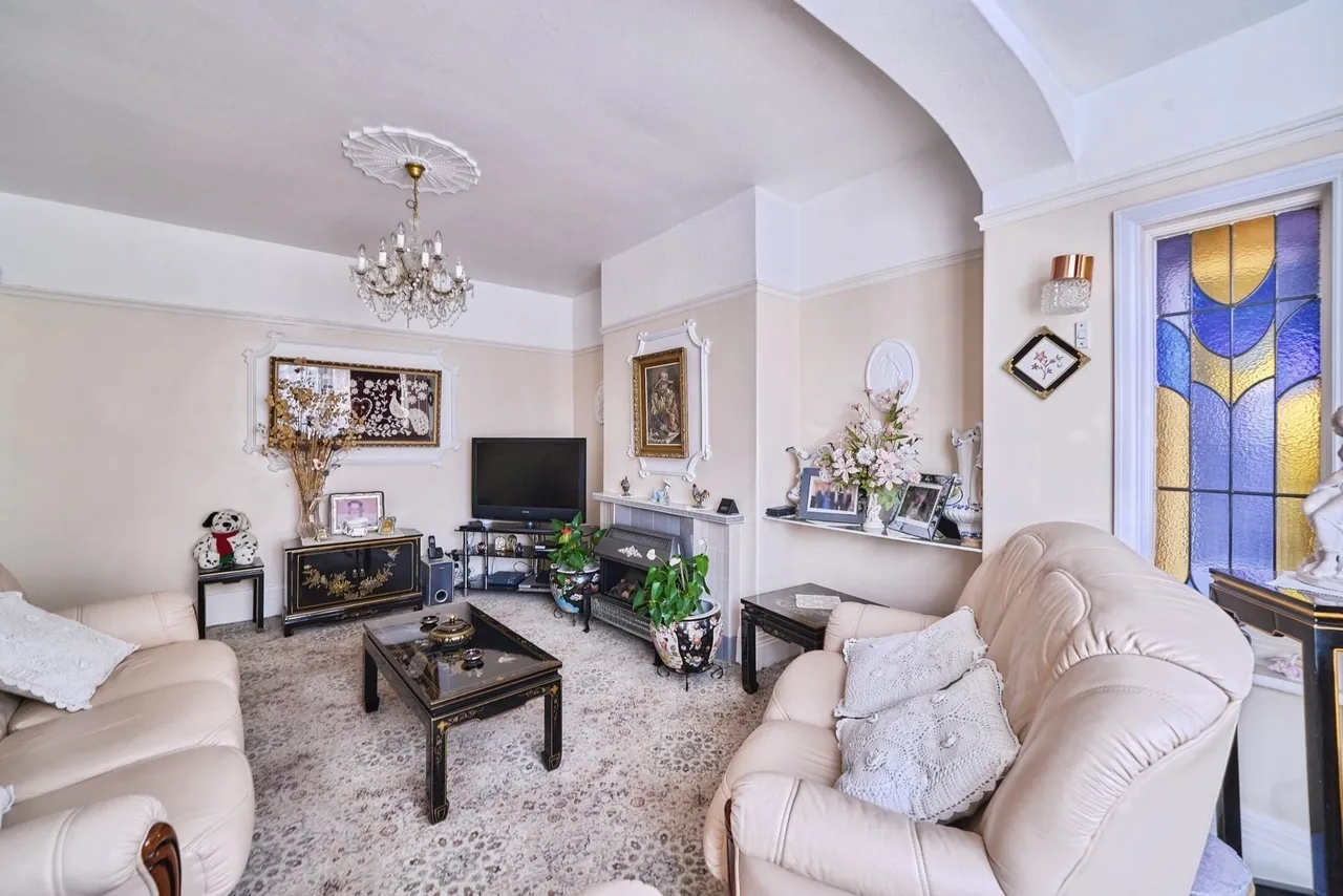Herent Drive, Ilford, IG5, photo 5