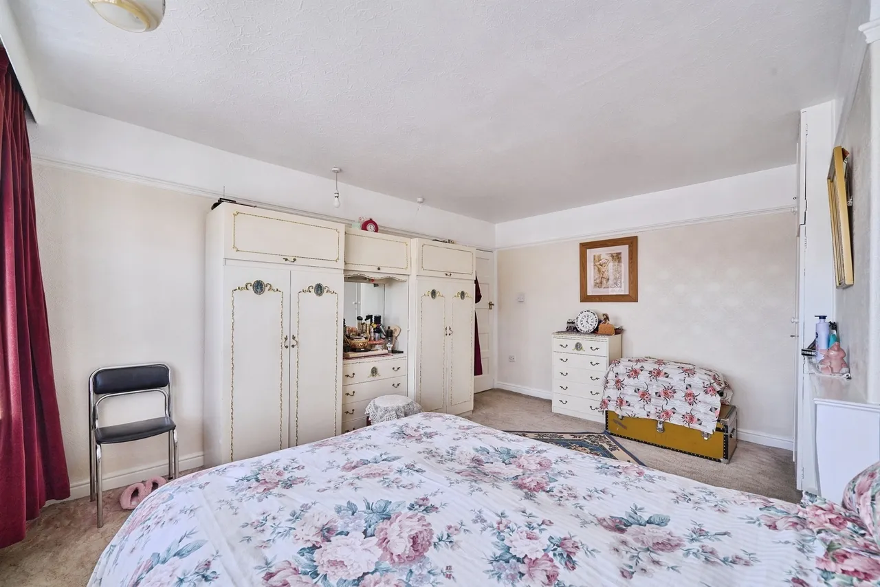 Herent Drive, Ilford, IG5, photo 11