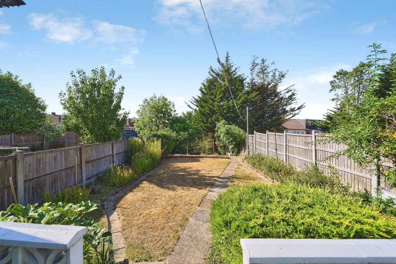 Herent Drive, Ilford, IG5, photo 16