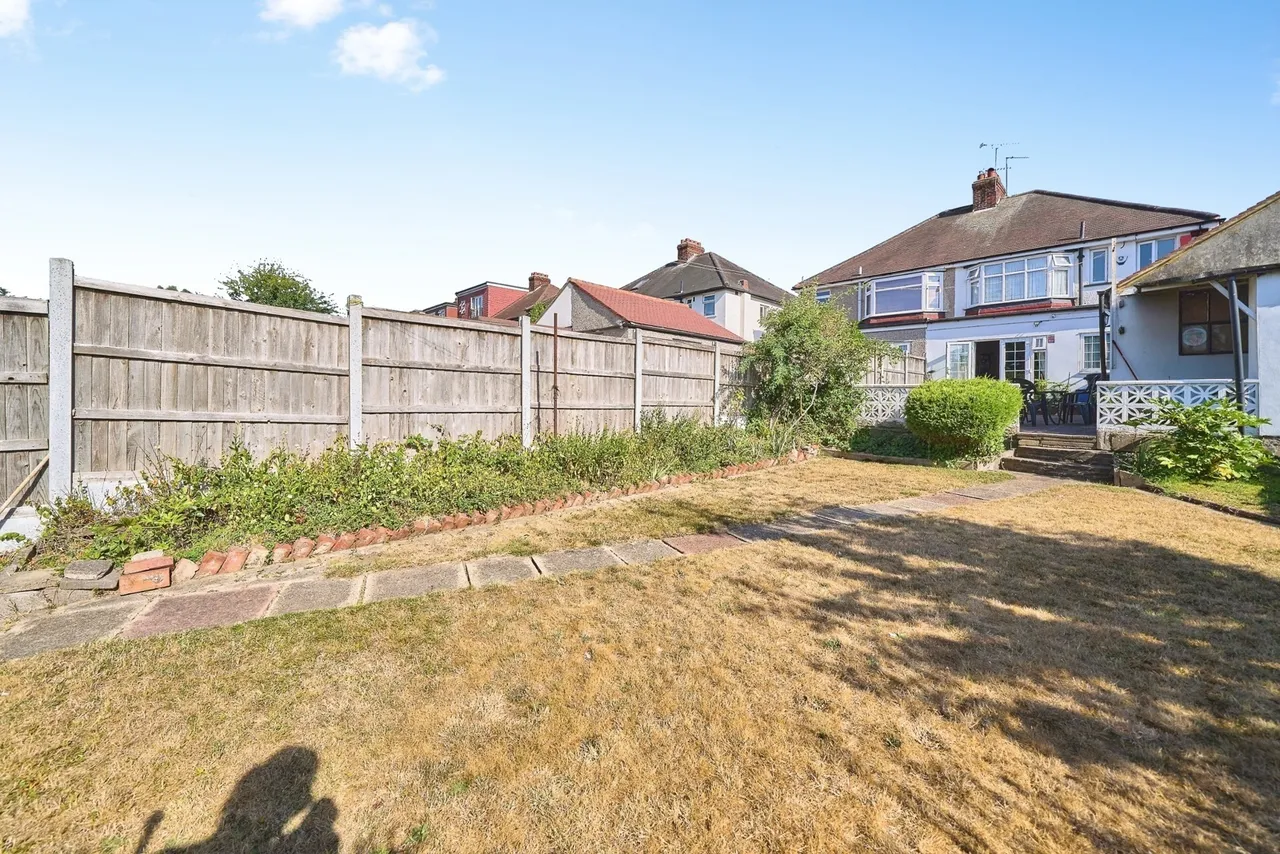 Herent Drive, Ilford, IG5, photo 17