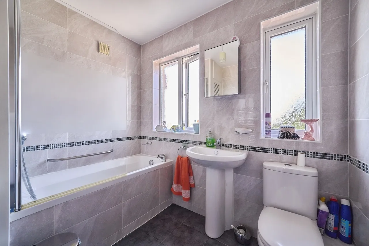 Herent Drive, Ilford, IG5, photo 15