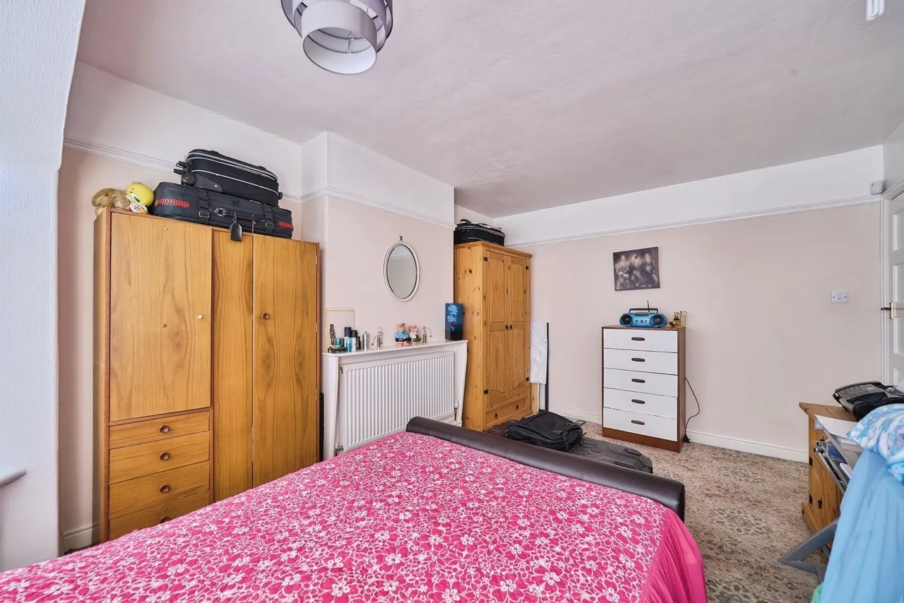 Herent Drive, Ilford, IG5, photo 13