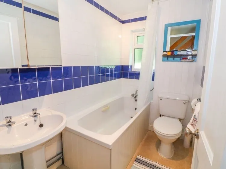 Ffordd Hebog, Y Felinheli, LL56, photo 8