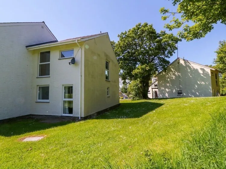 Ffordd Hebog, Y Felinheli, LL56, photo 9