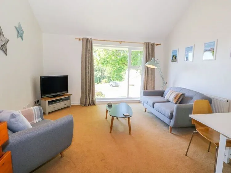 Ffordd Hebog, Y Felinheli, LL56, photo 2