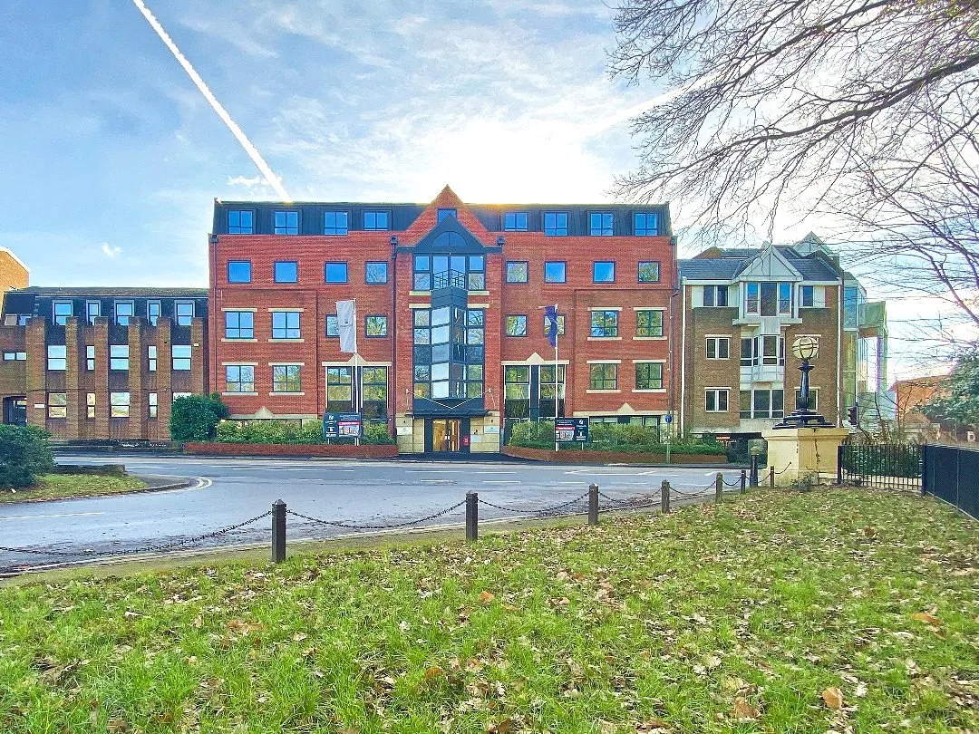 1 bed flat to rent — London Road, Camberley, Surrey, GU15 3EY