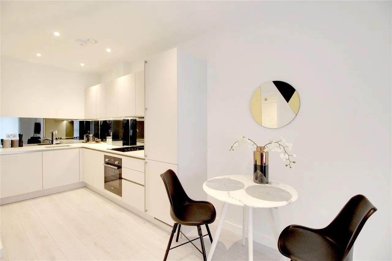 London Road, Camberley, Surrey, GU15 3EY, photo 2