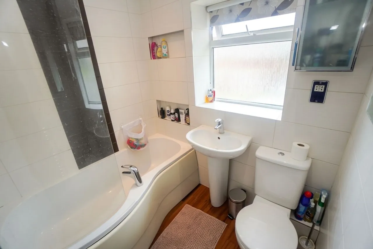 Nicholas Gardens, High Wycombe, HP13, photo 9