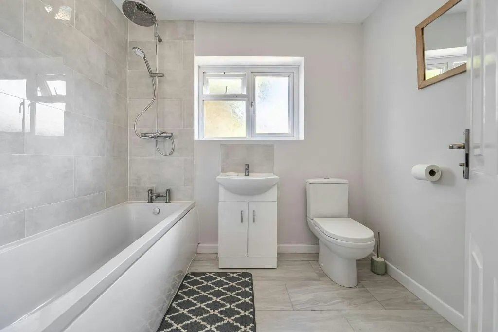 Clarendon Road, Southampton, SO16, photo 3