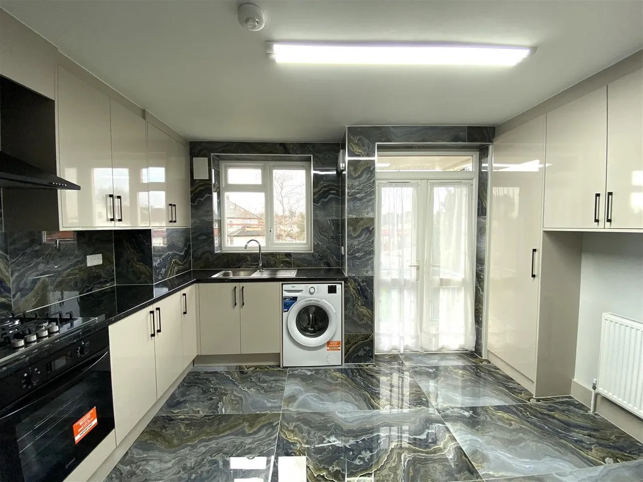 Norwood Close, Southall, photo 5