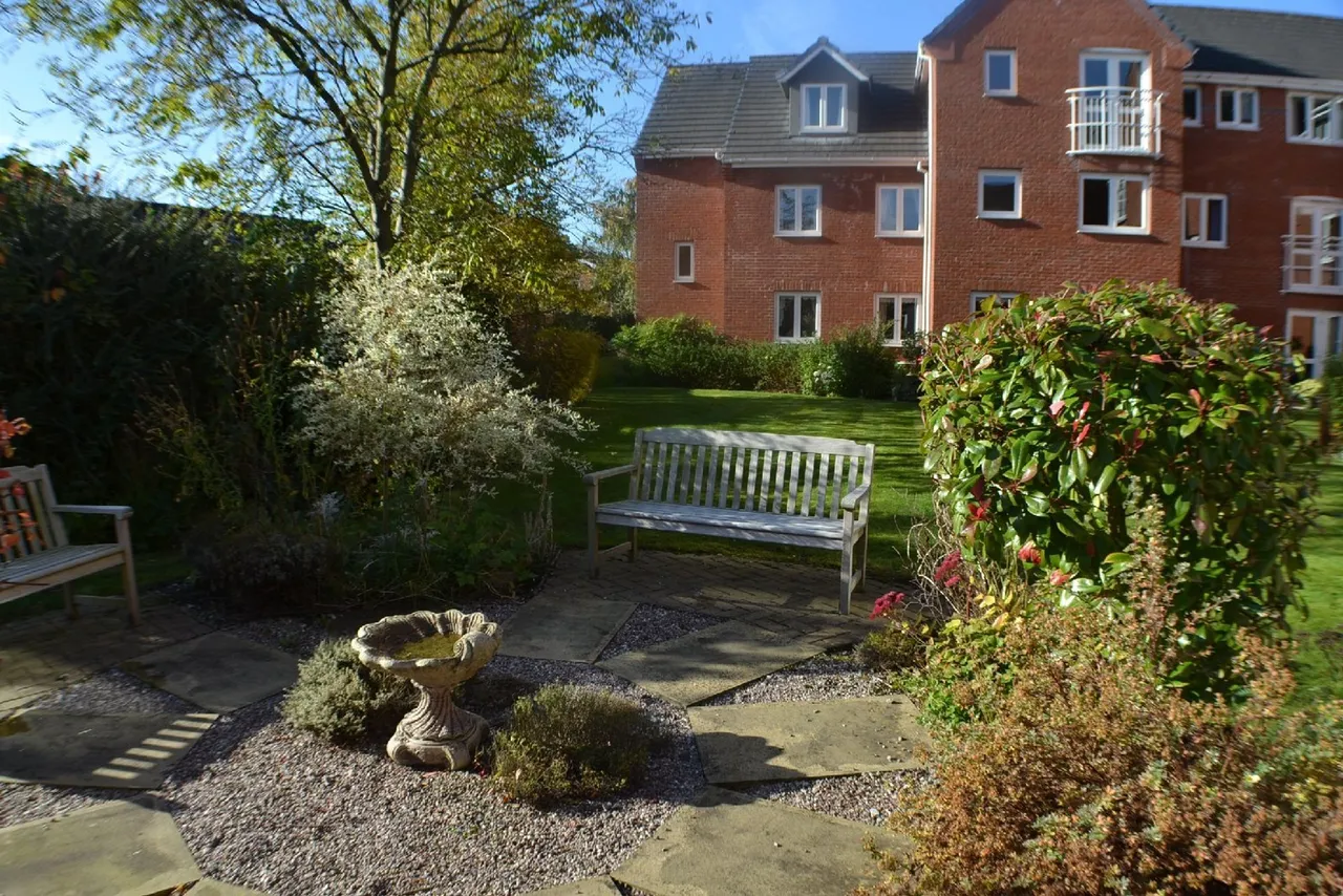 Lovell Court Parkway, Crewe, photo 7