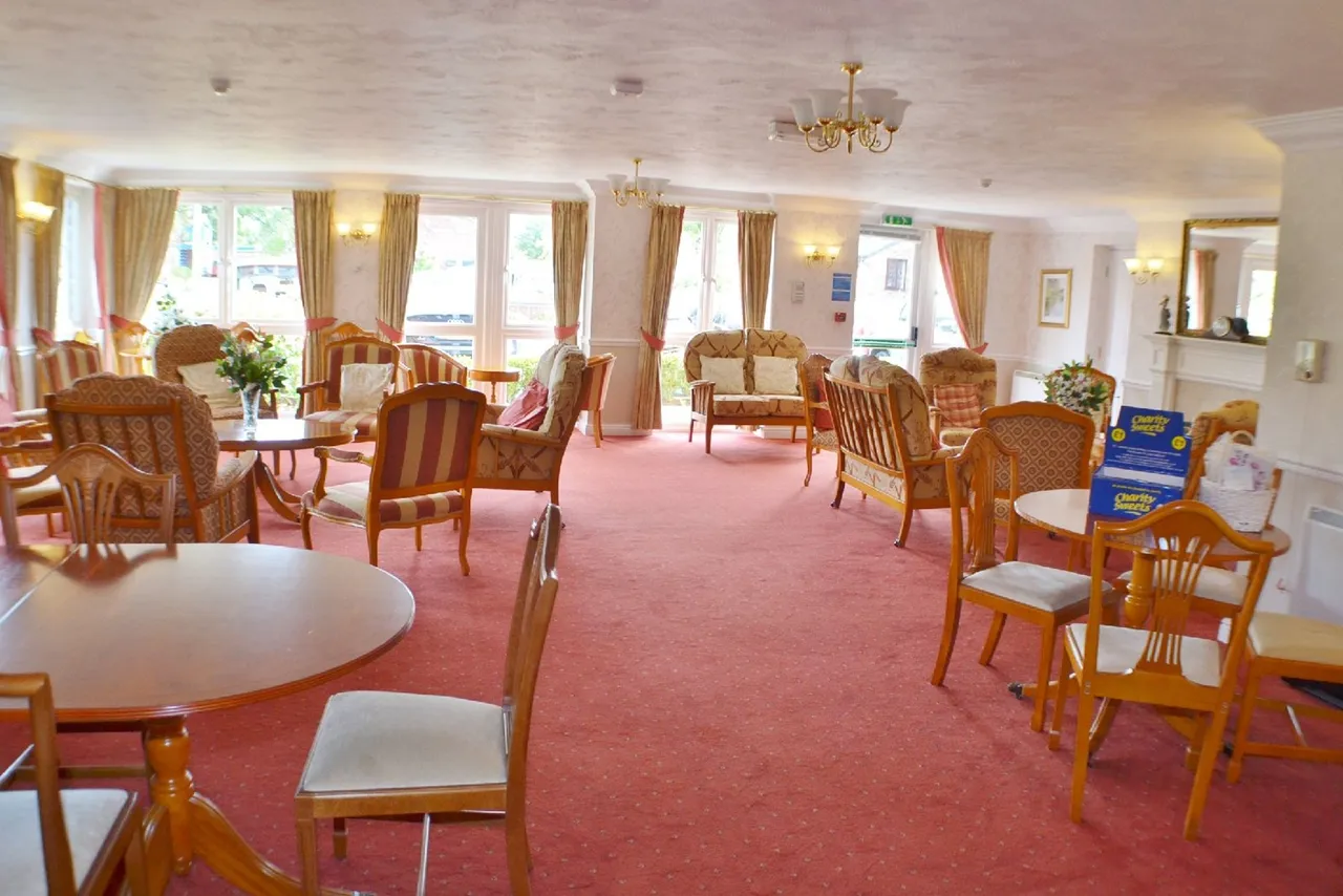 Lovell Court Parkway, Crewe, photo 9