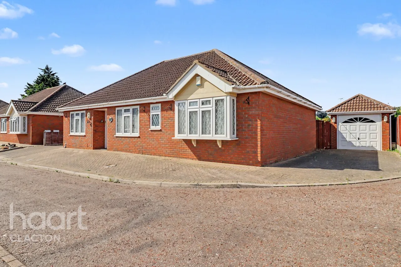 St Johns Gardens, Clacton-On-Sea, CO15, photo 14