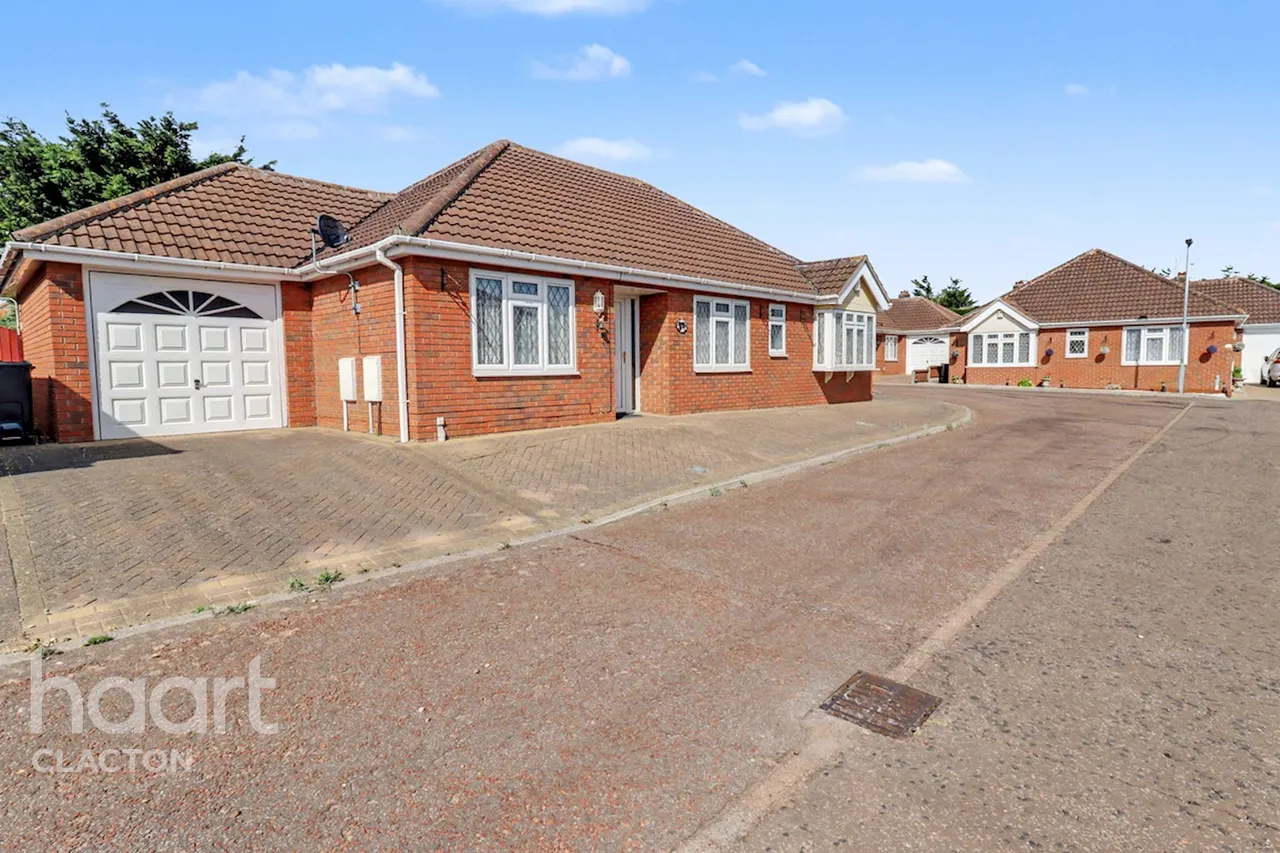 St Johns Gardens, Clacton-On-Sea, CO15, photo 13