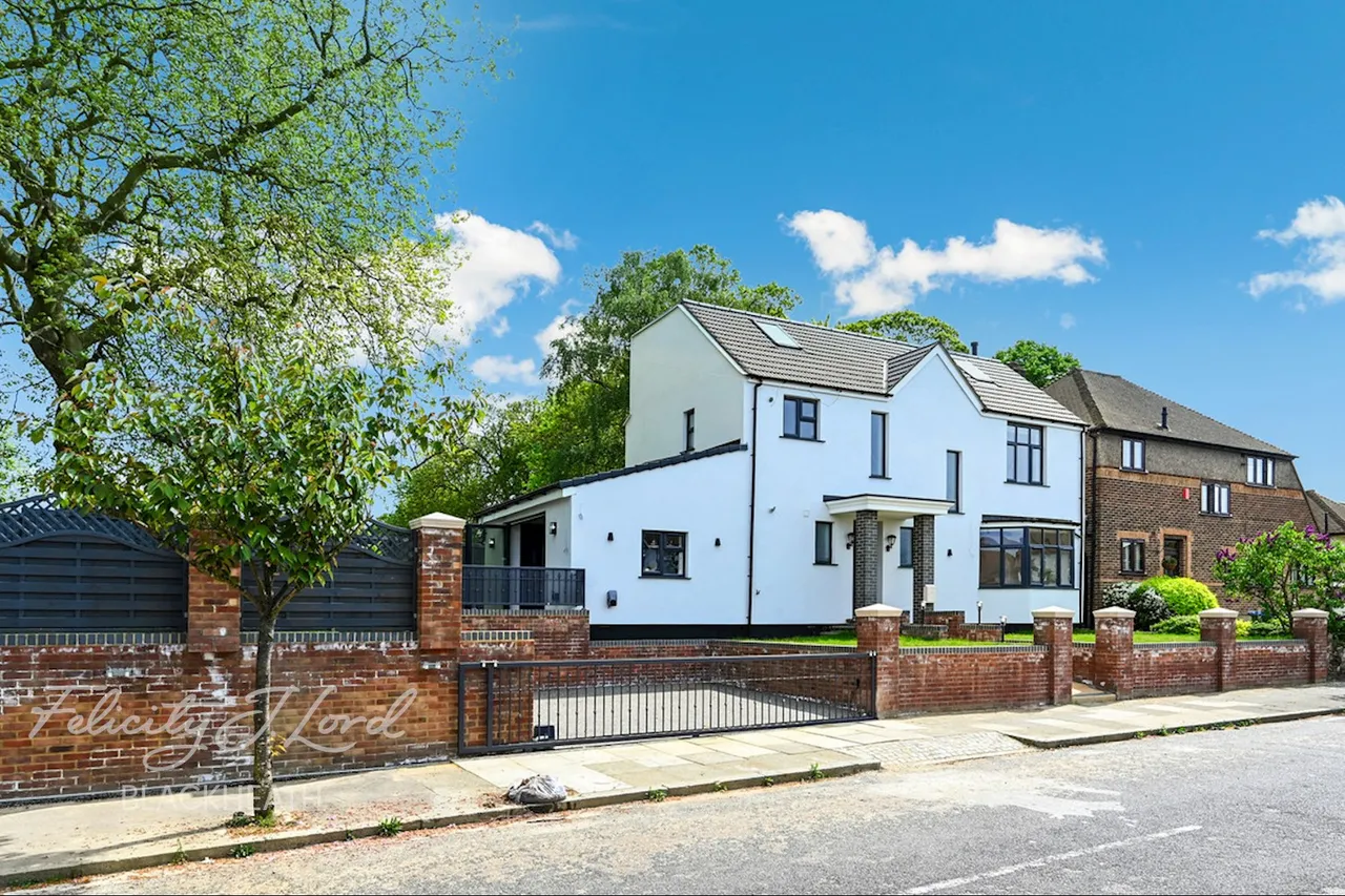 Cleanthus Road, London, photo 26