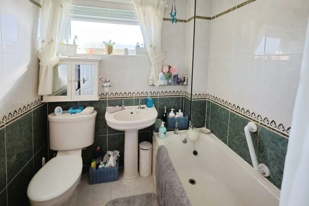 Scargill Drive, DL16, photo 9