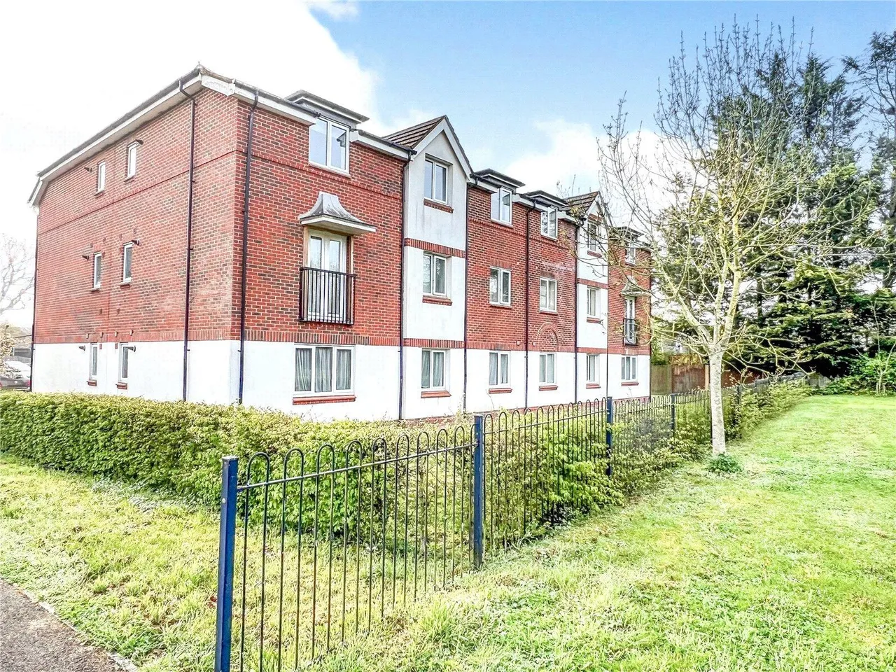 2 bed flat to rent, Benham Drive, Spencers Wood, RG7