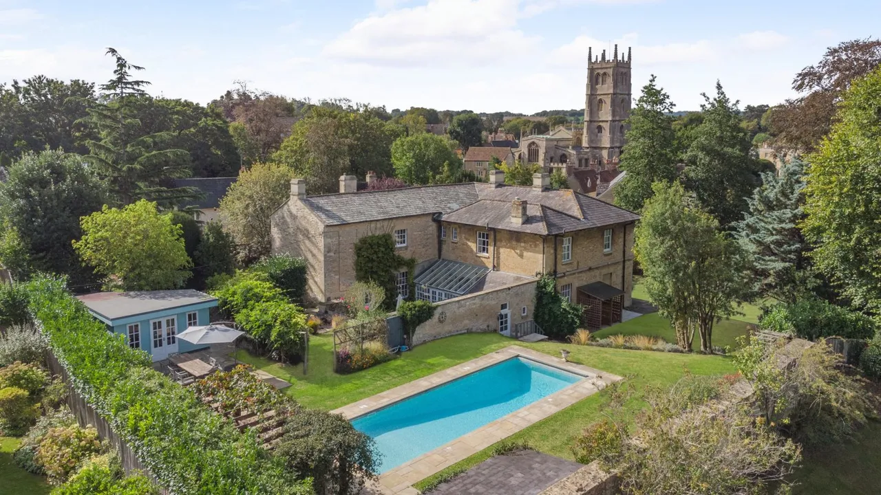6 bed house for sale, Anchor Road, Calne, SN11