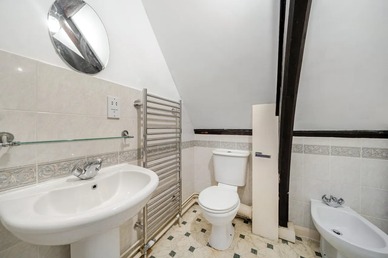 School Hill, Warnham, RH12, photo 12