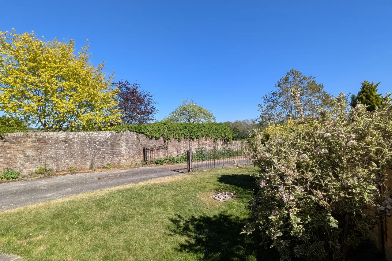 School Hill, Warnham, RH12, photo 3