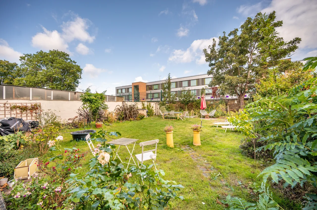 2 bed flat for sale, London, E7