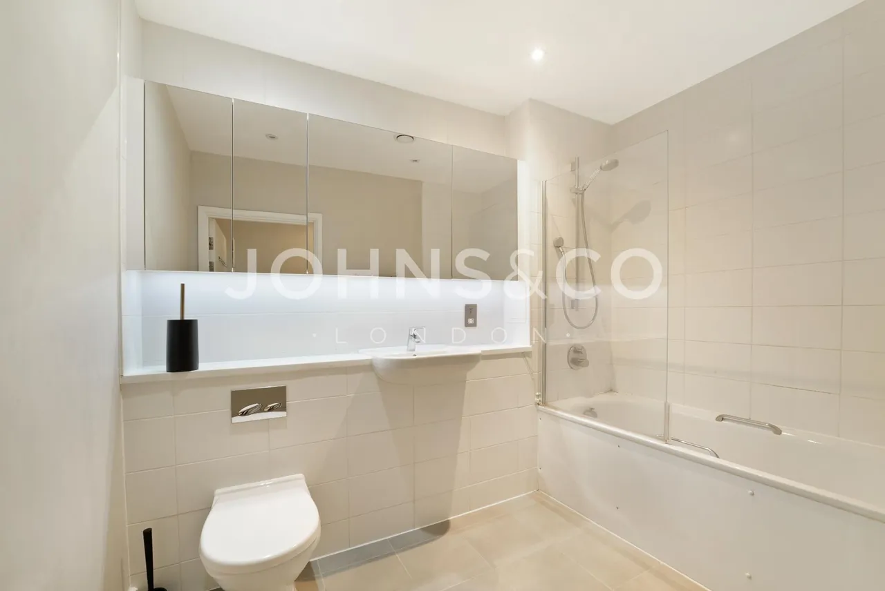 Baltic Avenue, Brentford, TW8, photo 9