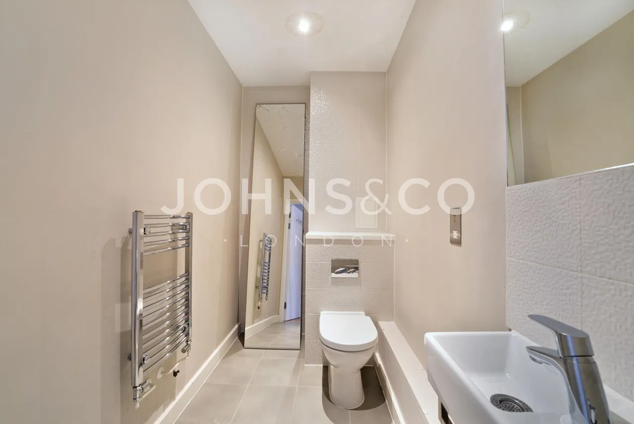 Baltic Avenue, Brentford, TW8, photo 12