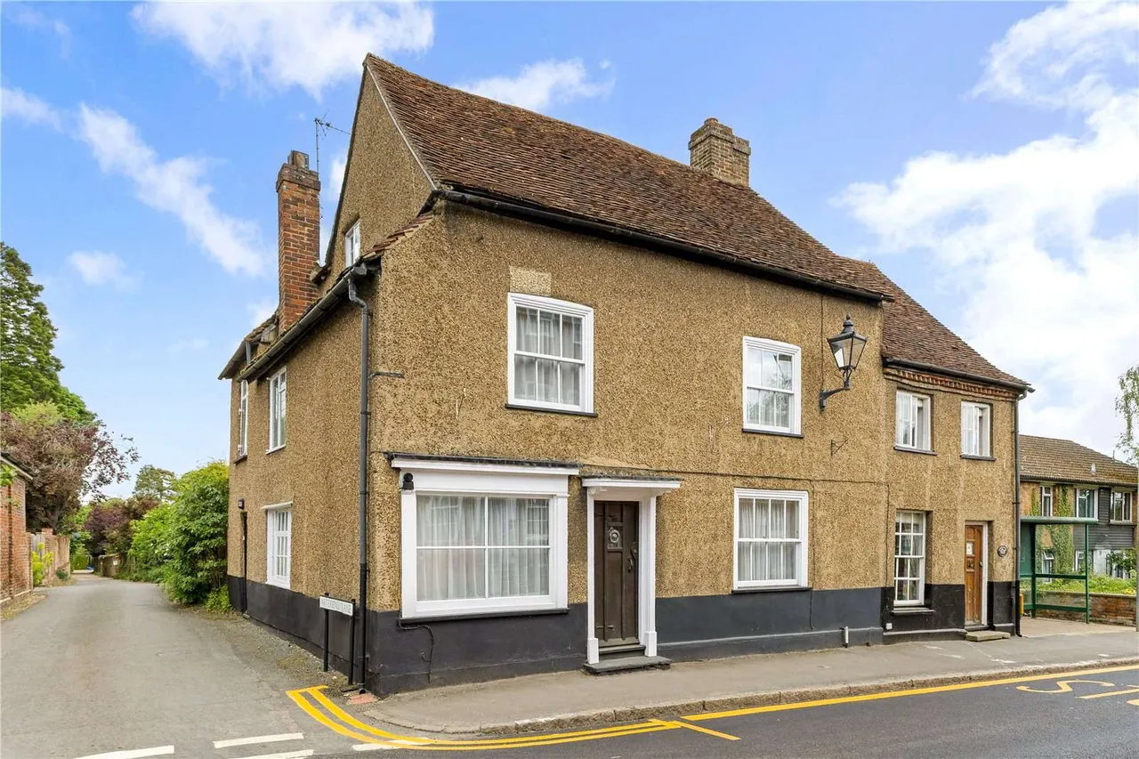4 bed house for sale — High Street, Redbourn, St. Albans, Hertfordshire, AL3 7LE