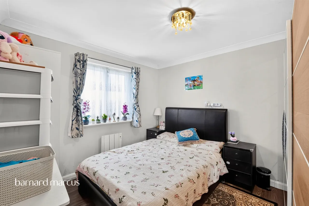 Pacific Close, Feltham, TW14, photo 6