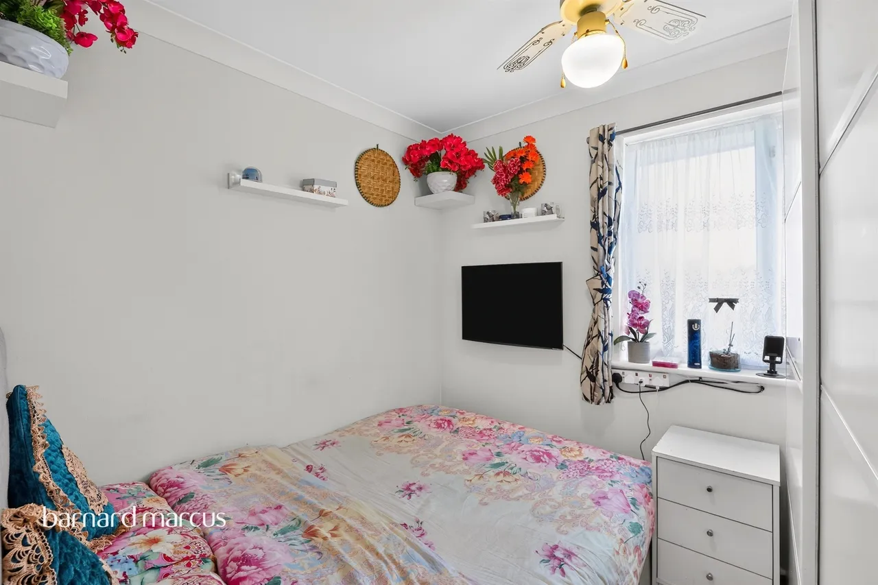 Pacific Close, Feltham, TW14, photo 7