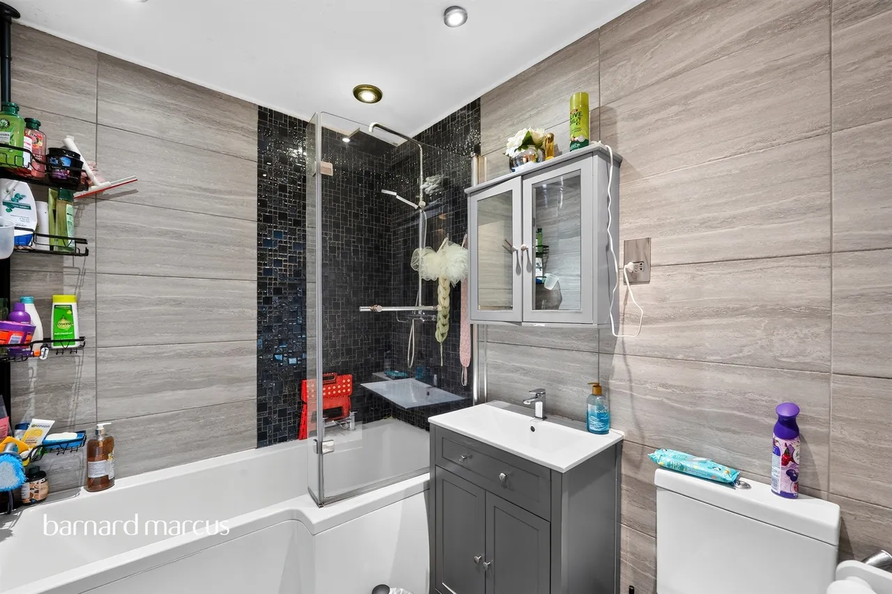 Pacific Close, Feltham, TW14, photo 8