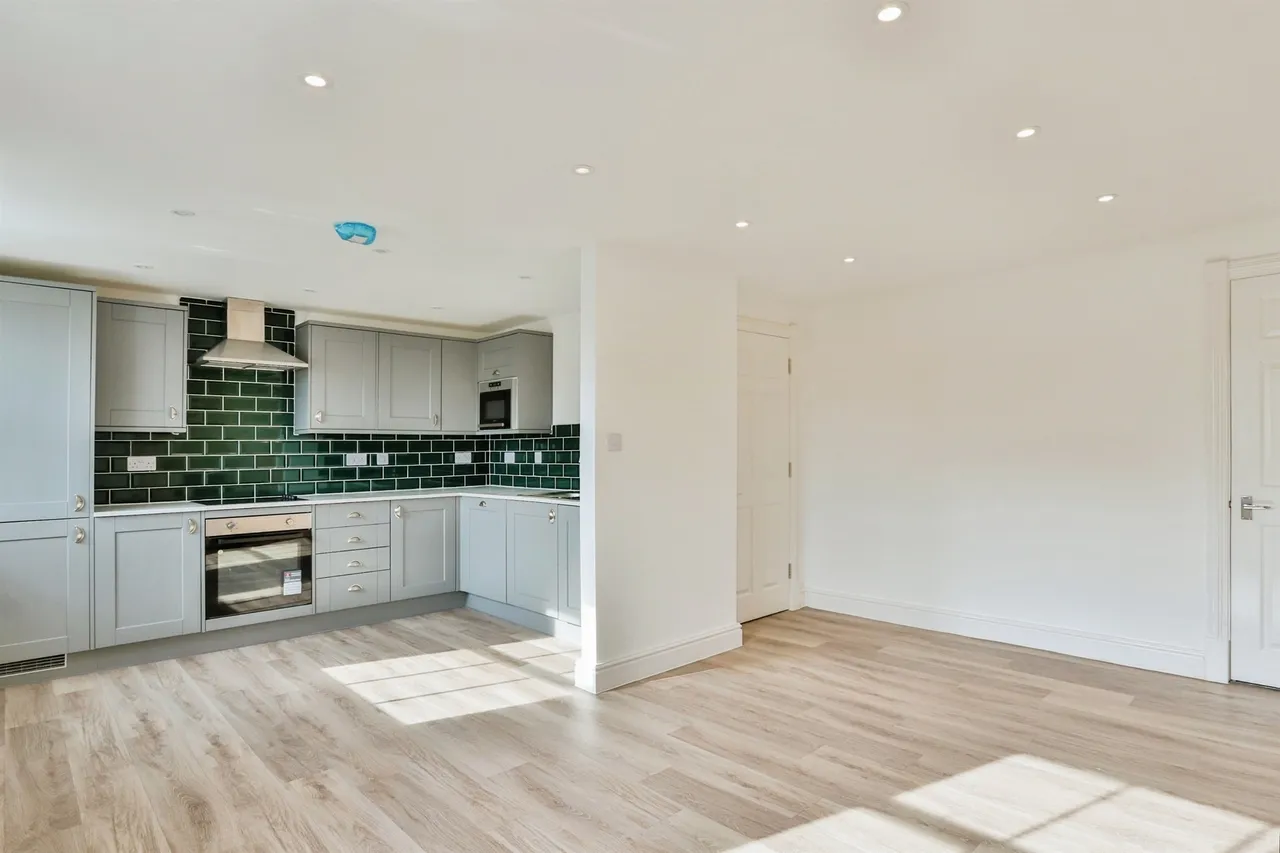 2 bed flat for sale — High Street, Poole