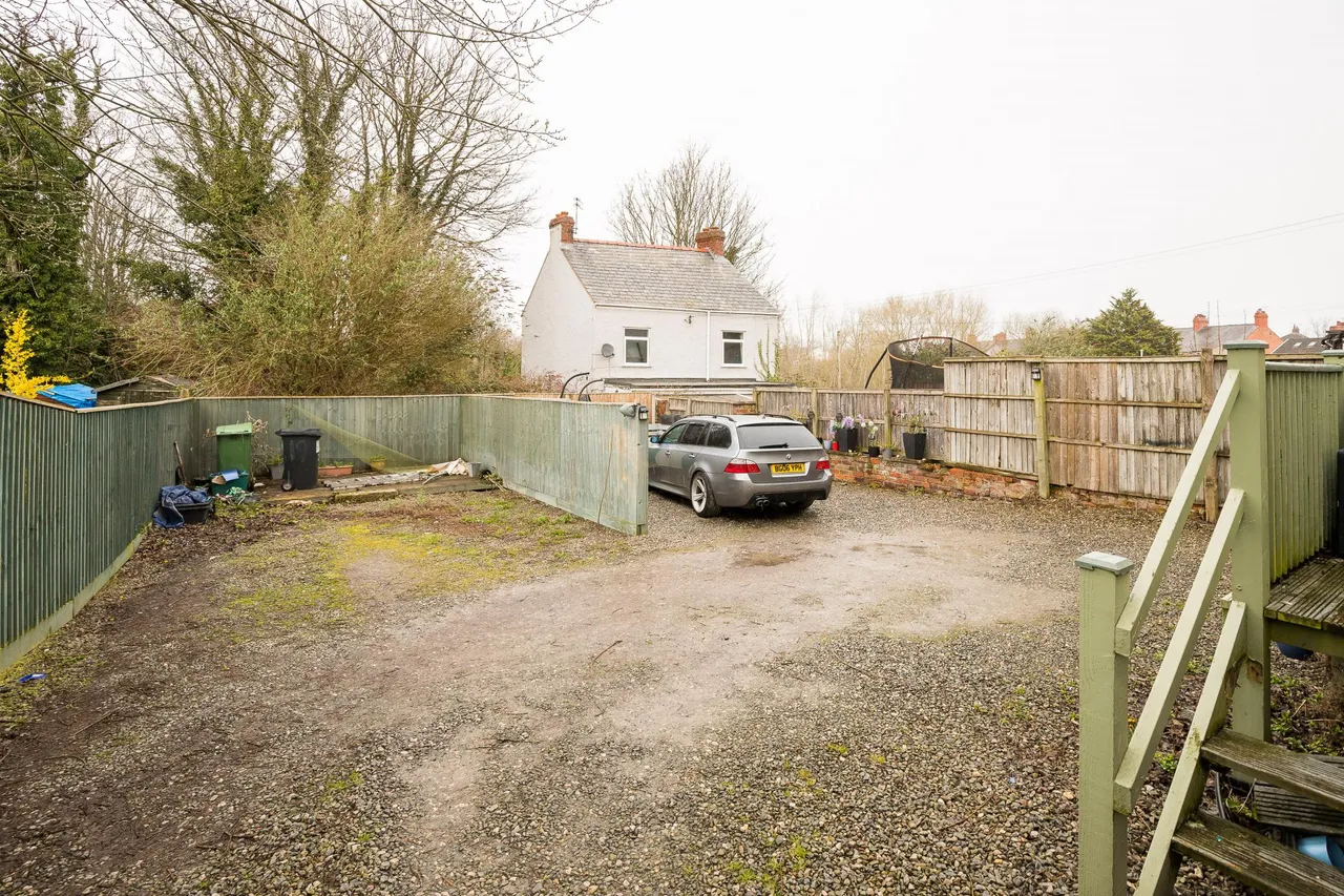 Gutterhill, Johnstown, LL14, photo 14