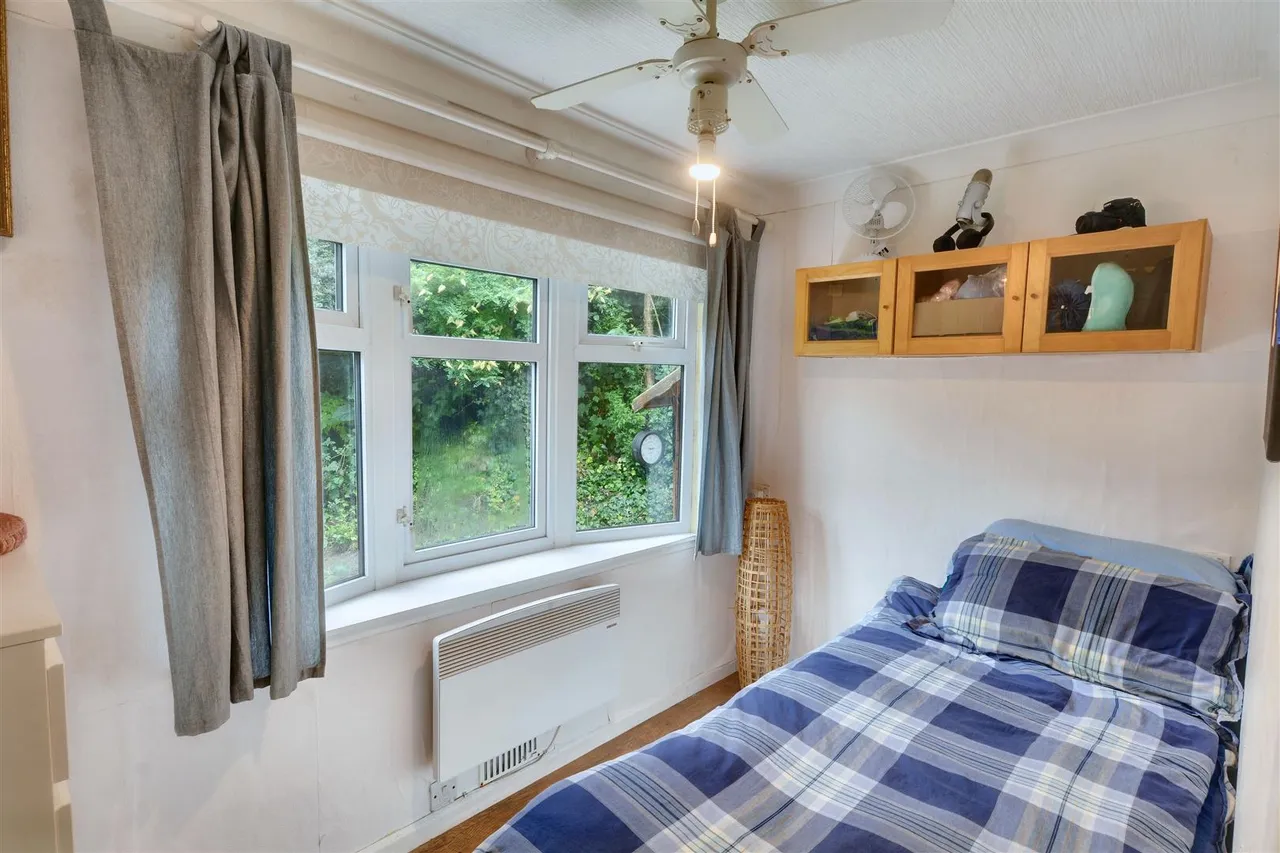 Barnsley Close, Killarney Park, NG6, photo 5
