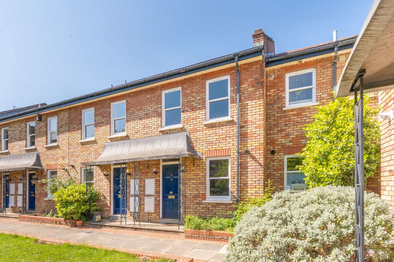 3 bed house for sale — 22 Elderwood Place, London