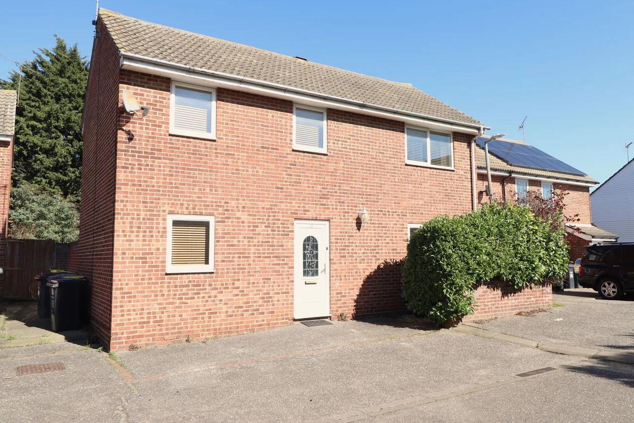 2 bed property for sale — Hartford Close, Rayleigh, Essex, SS6 9DQ