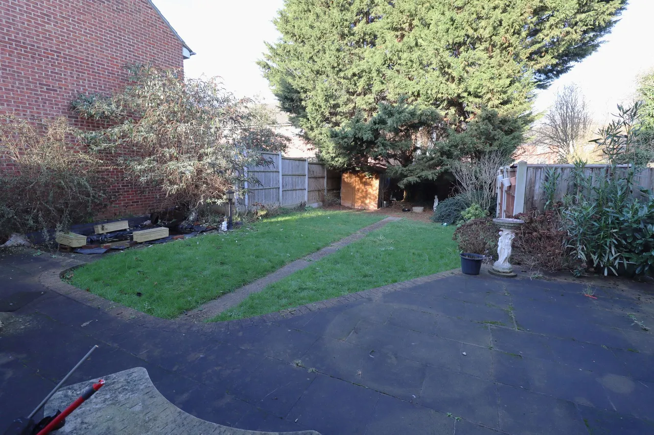 Hartford Close, Rayleigh, Essex, SS6 9DQ, photo 4